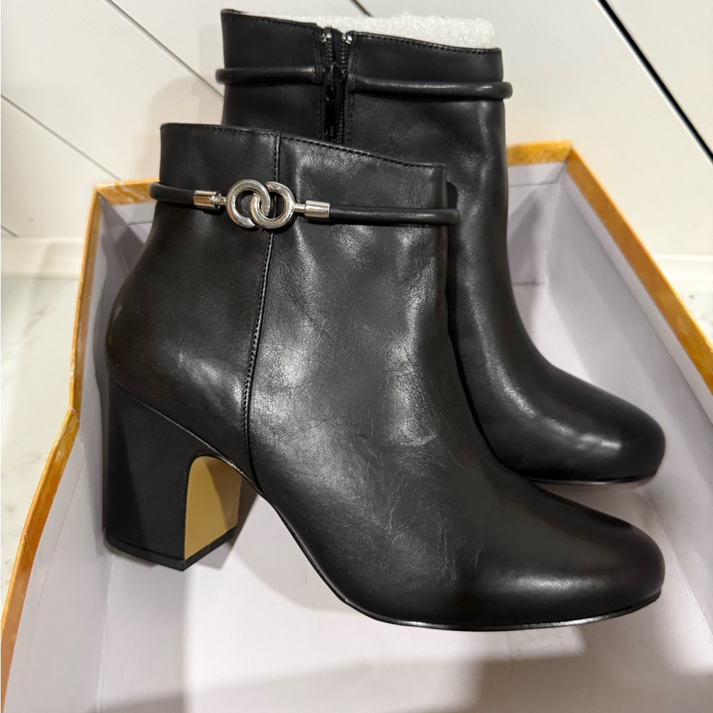 Bella Vita Black Diaz Leather Ankle Boots new 9.5 wide